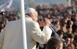 Pope_Francis_greets_pilgrims_in_St_Peters_Square_before_the_Wednesday_general_audience_Dec_11_2013_Credit_Kyle_Burkhart_CNA_6_CNA_12_11_13